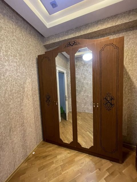 Yataq otağı mebel dəsti - 4 qapılı şkaf: iki mərkəz qapıda tam ölçülü — Bakı
