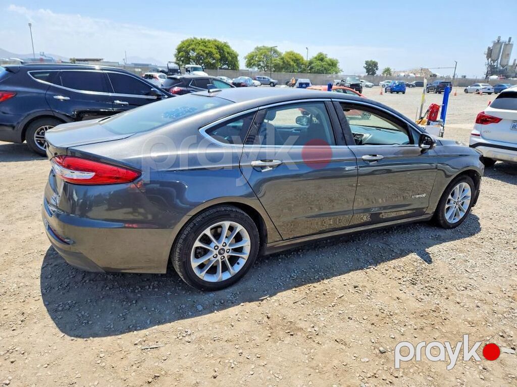 Ford Fusion Hybrid sedan - Ban növü: sedan - Güc qurğusu: hibrid — Avtomobillər, Sumqayıt (2)