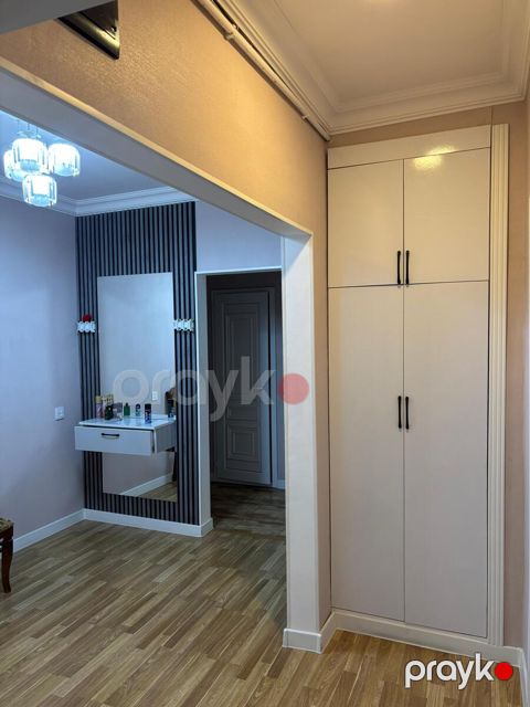 Satılır 4 otaqlı köhnə tikili 90 m²