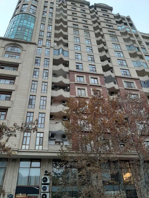 Satılır 4 otaqlı yeni tikili 198 m² — Bakı