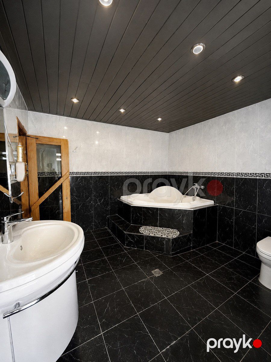 Satılır 4 otaqlı köhnə tikili 190 m² — Mənzil, Bakı (8)