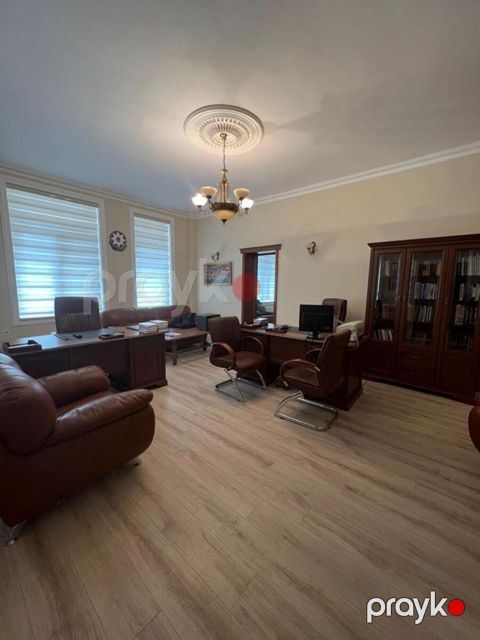 İcarəyə verilir 2 otaqlı ofis 90 m²
