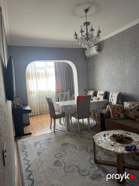 Satılır 4 otaqlı köhnə tikili 120 m²