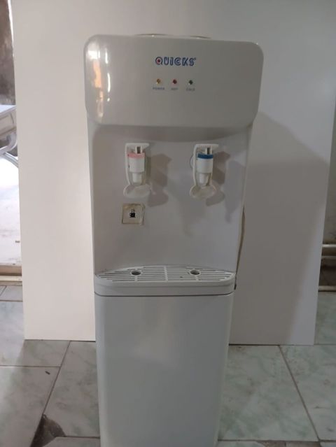 Quıcks su dispenseri – isti və soyuq su verən floor-standing model — Ceyranbatan