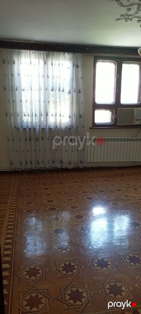 İcarəyə verilir 4 otaqlı köhnə tikili 90 m²