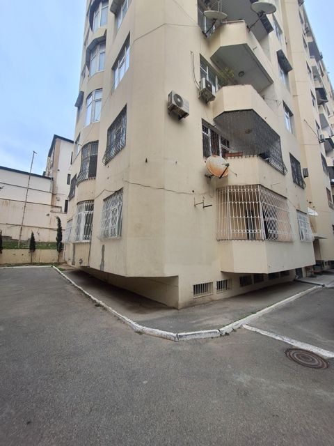Satılır 4 otaqlı yeni tikili 160 m² — Bakı