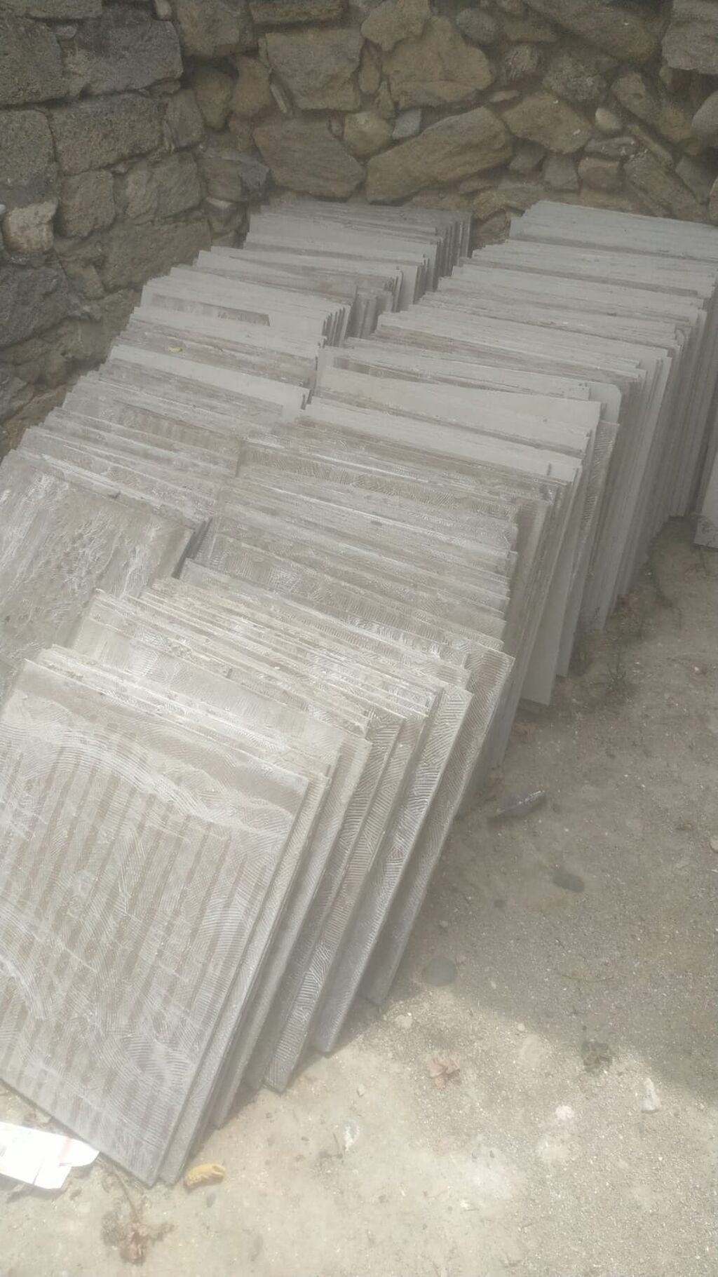 Metlağ 60/60 a 120 kv var 1 kv 7 manat Üsden çıxma Üstündə mata — Plitka və örtü materialları, Bakı