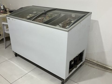 Şüşəli dondurucu, Uğur — Bakı