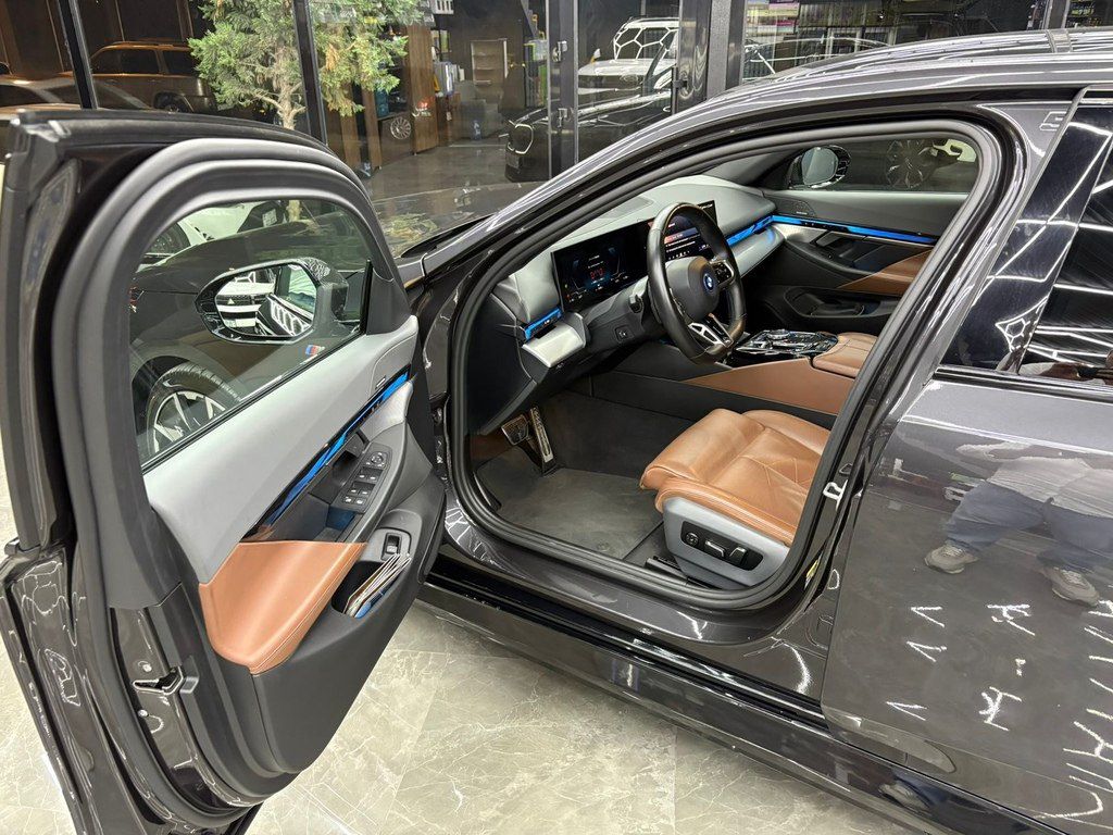 BMW i5, 81.2 kWh, 2023 il, 37 800 km — Avtomobillər, Bakı (4)