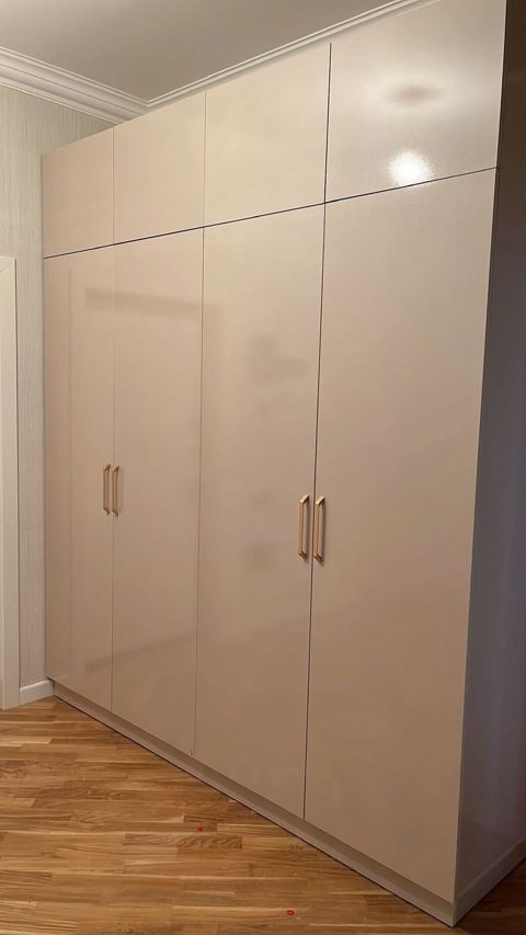 Dolab. Satılır 700 azn. 224*258 ölçüsünde. Yeni kimidir. Ünvan — Bakı