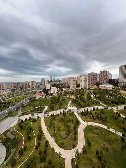 Satılır 4 otaqlı yeni tikili 200 m² — Bakı