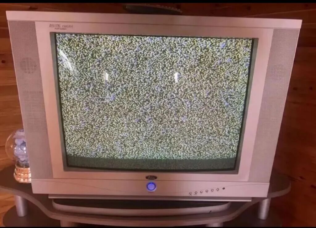 Klassik borulu televizor (CRT), gümüşü korpuslu, iri ekranlı model — Televizorlar, Bakı