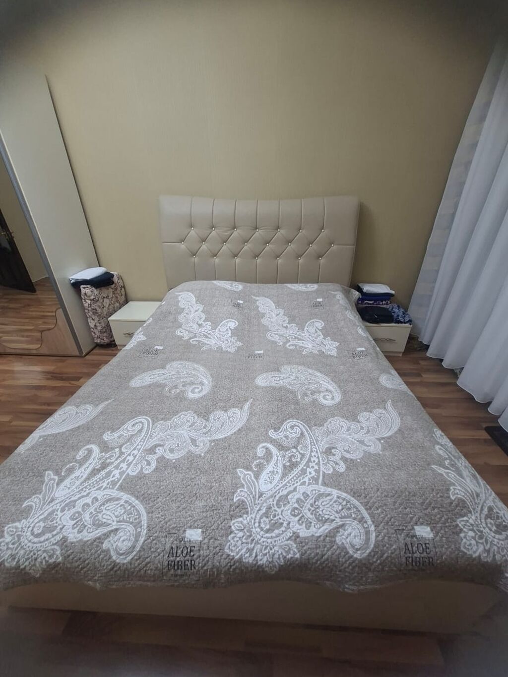 Yataq otağı dəsti:BAZALI KROVAT,2 Tumboçka+trumo+şkaf Tərkibi: - İki — Yataq otağı mobilya dəstləri, Bakı (2)