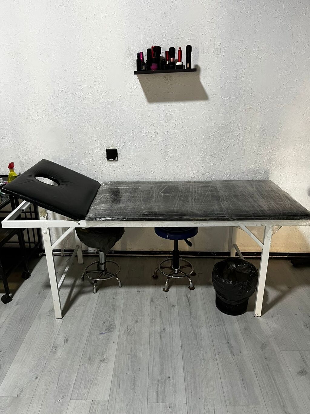 5 kuşetqa 1 ededi 60 azn 3 qara 2 ag .Unvan 28 may Vesile 5696 — Salon mebeli, Bakı (6)