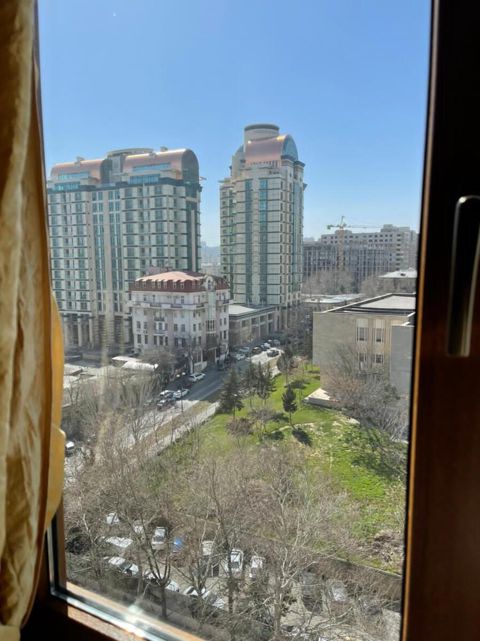 İcarəyə verilir 4 otaqlı yeni tikili 210 m² — Bakı