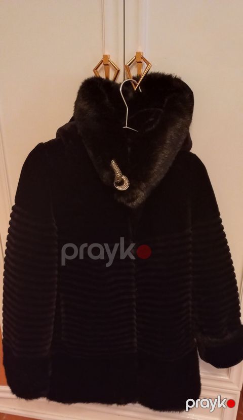 Yenidir - Material: yumşaq, sıx tüklü süni/pyen kürk görünüşlü parça — Gəncə