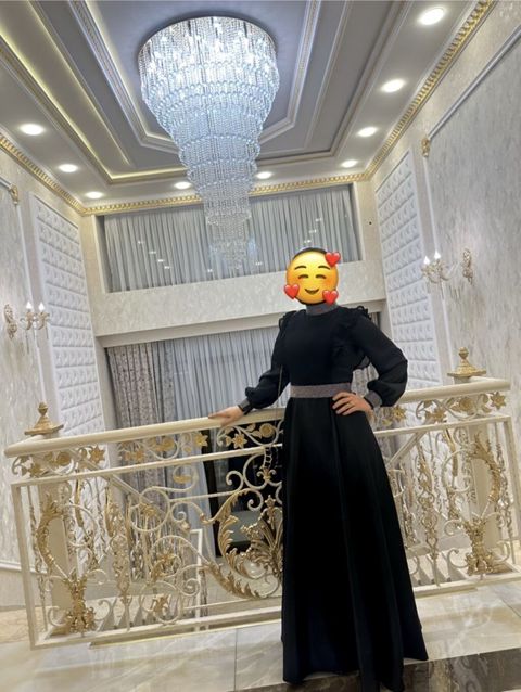 Zərif gecə/libas – uzun, qara rəngdə. - Model: maksimal uzunluq — Gəncə