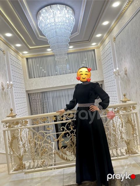 Zərif gecə/libas – uzun, qara rəngdə. - Model: maksimal uzunluq — Gəncə