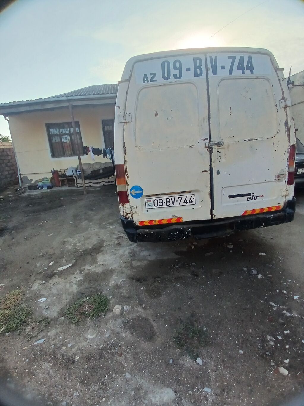 Yükdaşıma üçün böyük həcmli ağ rəngli furqon/yük maşını Əsas — Yük maşınları, Digah (3)