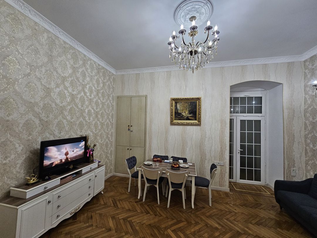 Satılır 4 otaqlı köhnə tikili 140 m² — Mənzil, Bakı (7)