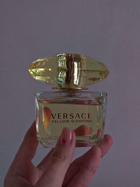 Versace yellow diamont parfüm çox az istifafə olunub 65azn satılır — Bakı