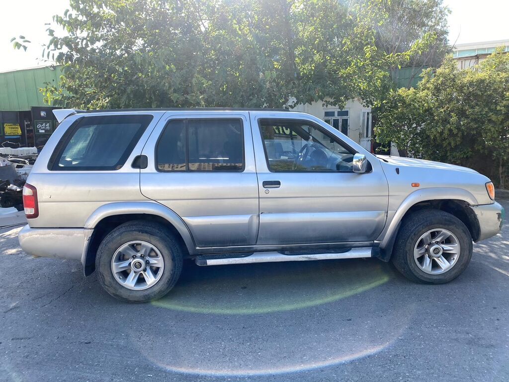 Nissan pathfinder - Kuzov: gümüş rəng, yüksək klirens, yan — Avtomobillər, Digah (5)