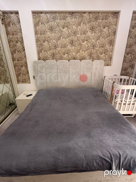 Taxt əla vəziyyətdədi. Satılır 350₼. Bazalı, matras daxil. Baha