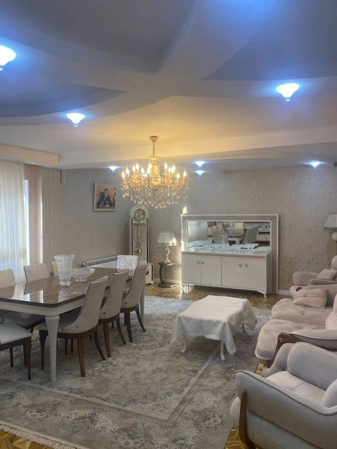Satılır 4 otaqlı köhnə tikili 100 m² — Bakı