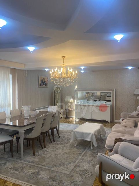 Satılır 4 otaqlı köhnə tikili 100 m²