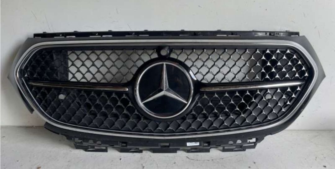 Mercedes E 214 Radiator barmaqlığı — Ehtiyat hissələri və aksesuarlar, Bakı (3)