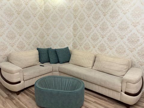 Künc divan ve jurnalni açilir bazalidir 3*2 satilir.Qiymeti 400 — Bakı