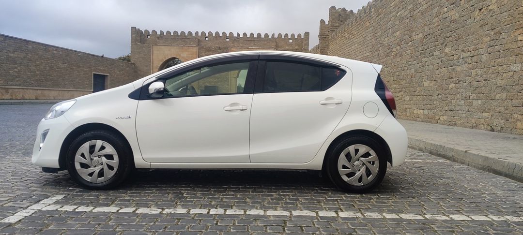Toyota Aqua, 2016 il, icarəsi — Avtomobil icarəsi, Bakı (2)