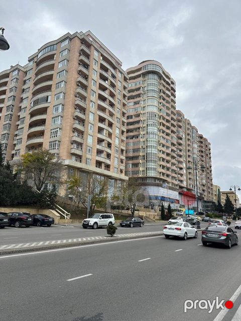Satılır obyekt 680 m²