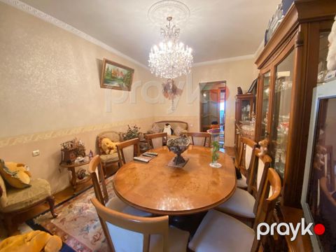 Satılır 2 otaqlı köhnə tikili 80 m²
