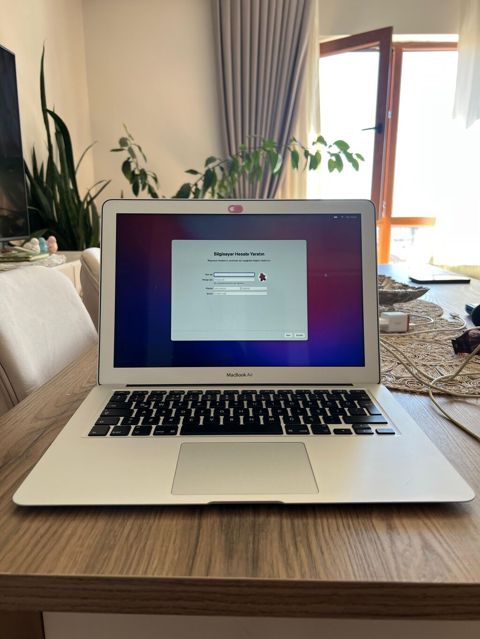 Apple MacBook Air 2013 - Model: MacBook Air 13" (gümüş/alüminium — Bakı