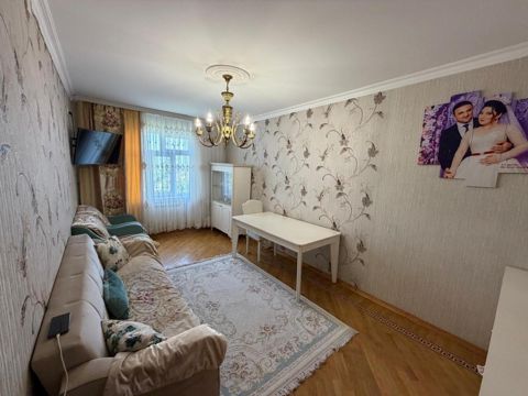 Satılır 4 otaqlı köhnə tikili 110 m² — Bakı