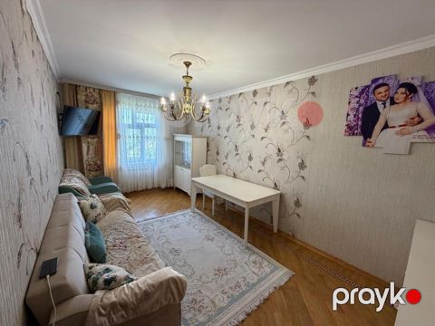 Satılır 4 otaqlı köhnə tikili 110 m²
