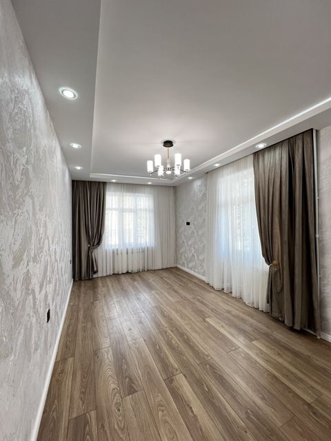Satılır 2 otaqlı köhnə tikili 65 m² — Bakı