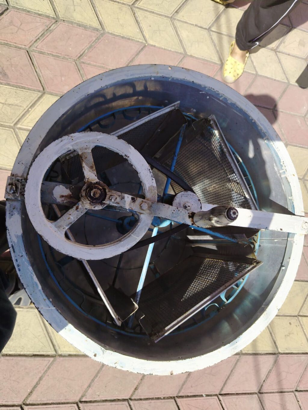 Bal çəkən aparat (arıçılıq üçün manuel ekstraktor) - Material: metal — Kənd təsərrüfatı avadanlığı, Qazax (5)