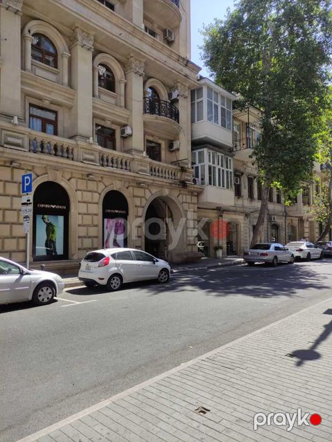 İcarəyə verilir 2 otaqlı köhnə tikili 65 m²