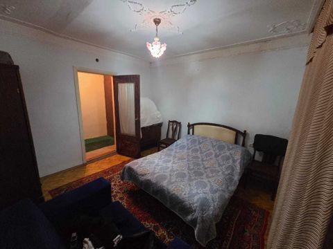 Satılır 2 otaqlı köhnə tikili 58 m² — Bakı