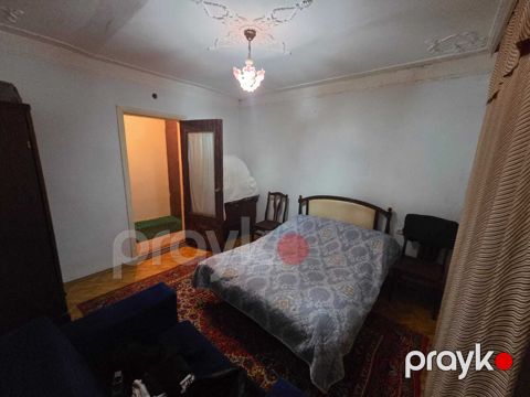 Satılır 2 otaqlı köhnə tikili 58 m²