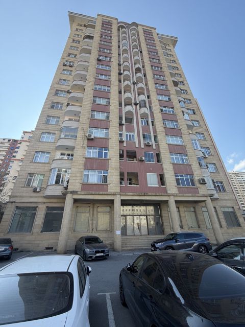 Satılır obyekt 487 m² — Bakı