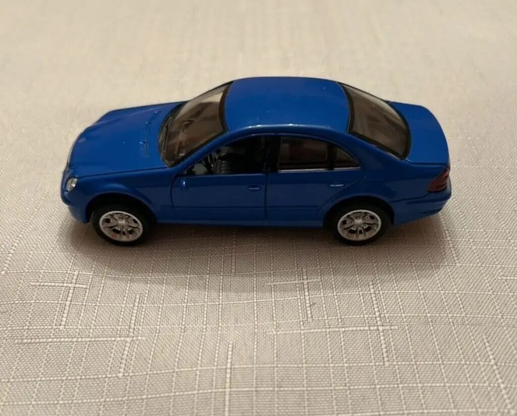 Mavi rəngli metal oyuncaq maşın – sedan model - Material: metal — Oyuncaq nəqliyyatı, Bakı (6)