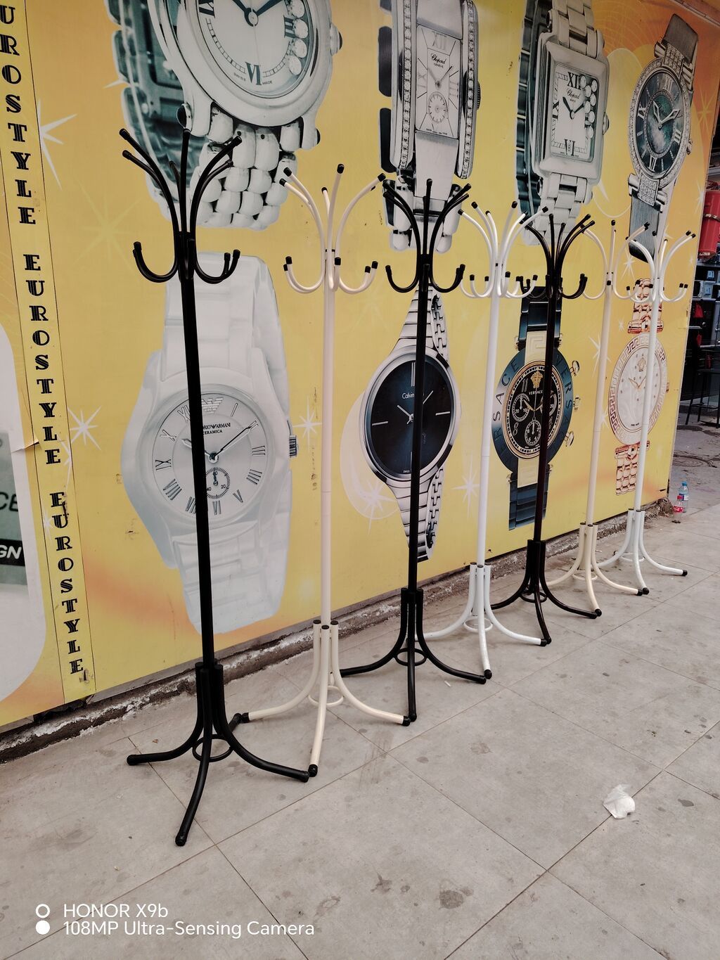 Metal asqılı paltar askısı – dik dayanan model - Material: möhkəm — Asılacaqlar, Bakı (2)