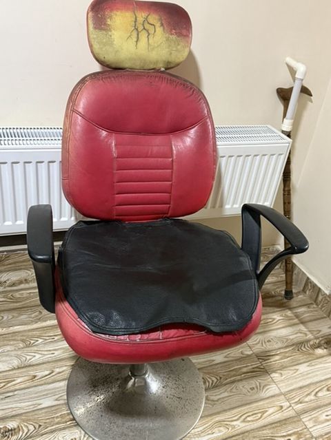 Bərbər/kosmetoloji kreslo - Material: süni dəri üzlüklü, yumşaq — Masazır