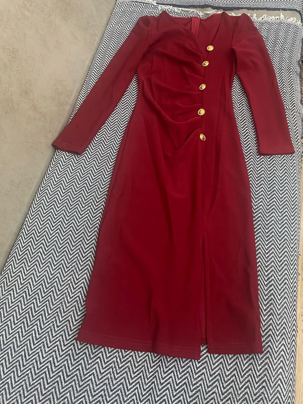 Bordo rəngli zərif qadın donu - Model: Uzunqol, midi uzunluq — Axşam paltarları, Bakı