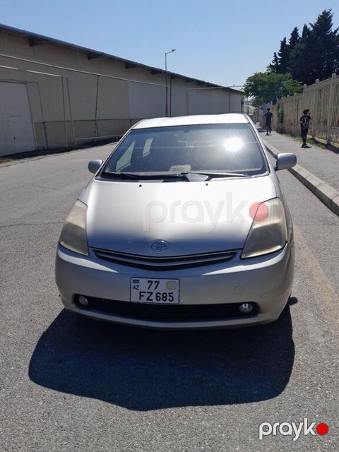 Toyota Prius, 1.5 L, 1.3 kWh, 2005 il, 300 000 km