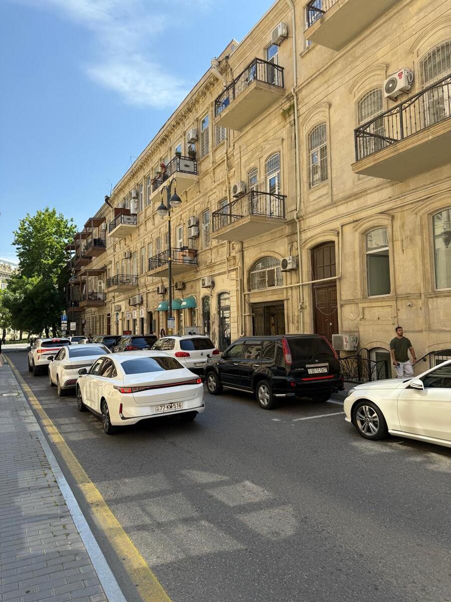 Satılır 2 otaqlı köhnə tikili 60 m² — Mənzil, Bakı (2)