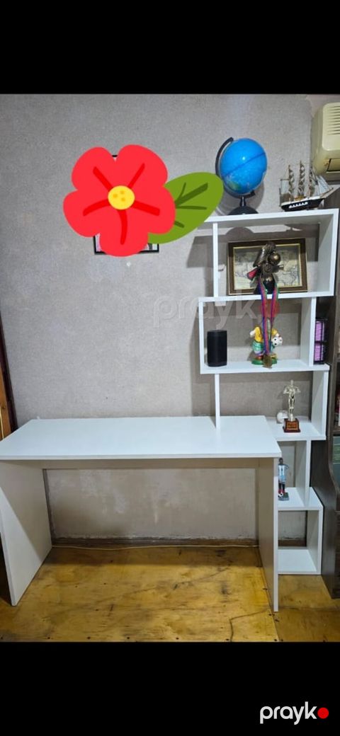 Düz masa, Stulsuz, Polkalı, Siyirməsiz, Sadə laminat — Bakı